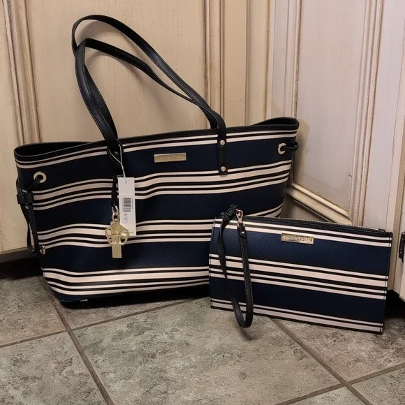 Trina Turk tote bag with hand purse - Picture 1 of 5